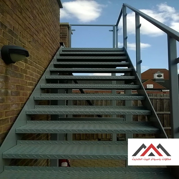 تركيب درج حديد للسطح الشرقية